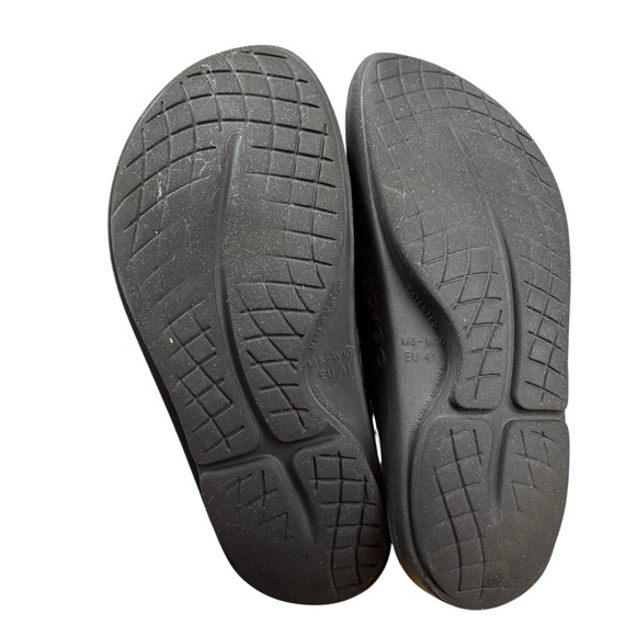 OOFOS Unisex Ooahh Sports Slide Sandals in black with green accents Men’s 8/W 10